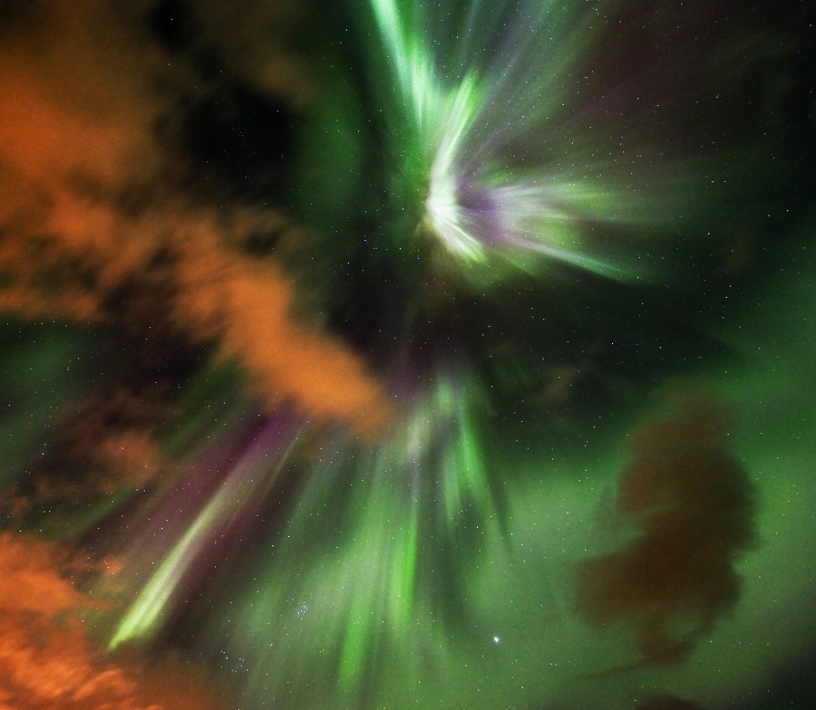 AuroraCorona_FredrikBroms_27sep2011_APOD900.jpg
