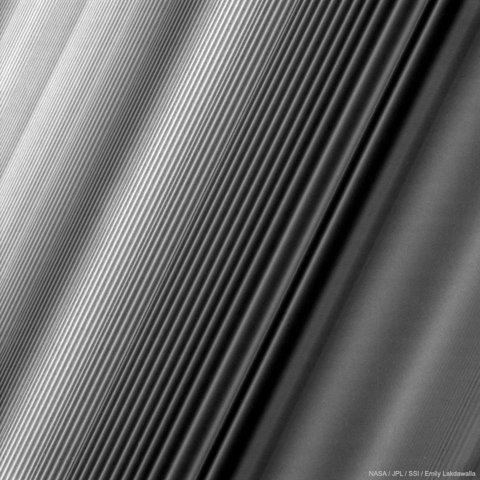 RingWaves_CassiniLakdawalla_960.jpg
