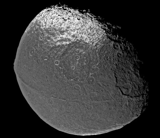 iapetus_cassini.jpg