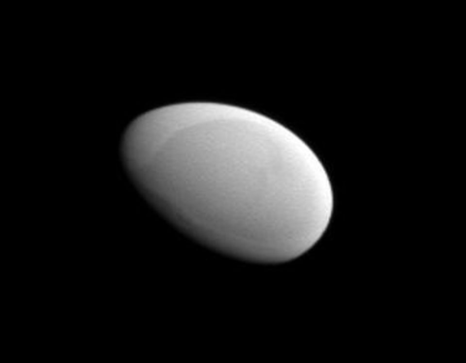methone_cassini_960.jpg