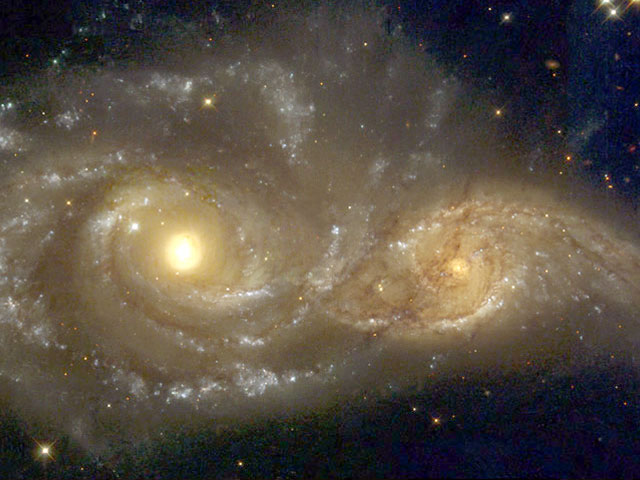 ngc2207_hst.jpg