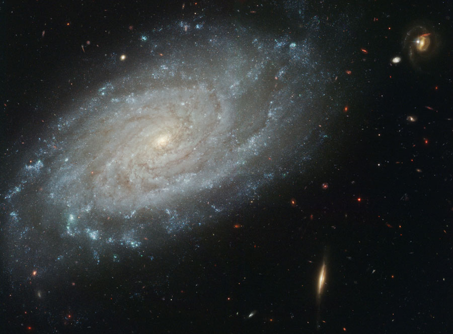 ngc3370_hst_900.jpg