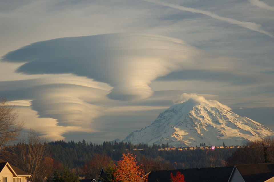 rainierclouds_thompson_960.jpg